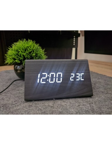 Horloge numérique LED triangulaire noire | Abidia Madagascar