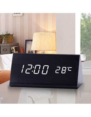Horloge numérique LED triangulaire noire | Abidia Madagascar