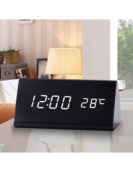 Horloge numérique LED triangulaire noire | Abidia Madagascar